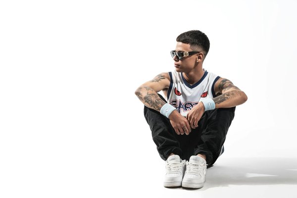 Découvrez les Secrets de l'Huile de Ricin pour des Cheveux Éblouissants : Guide Pratique d'Application pour Des Résultats Étonnants!